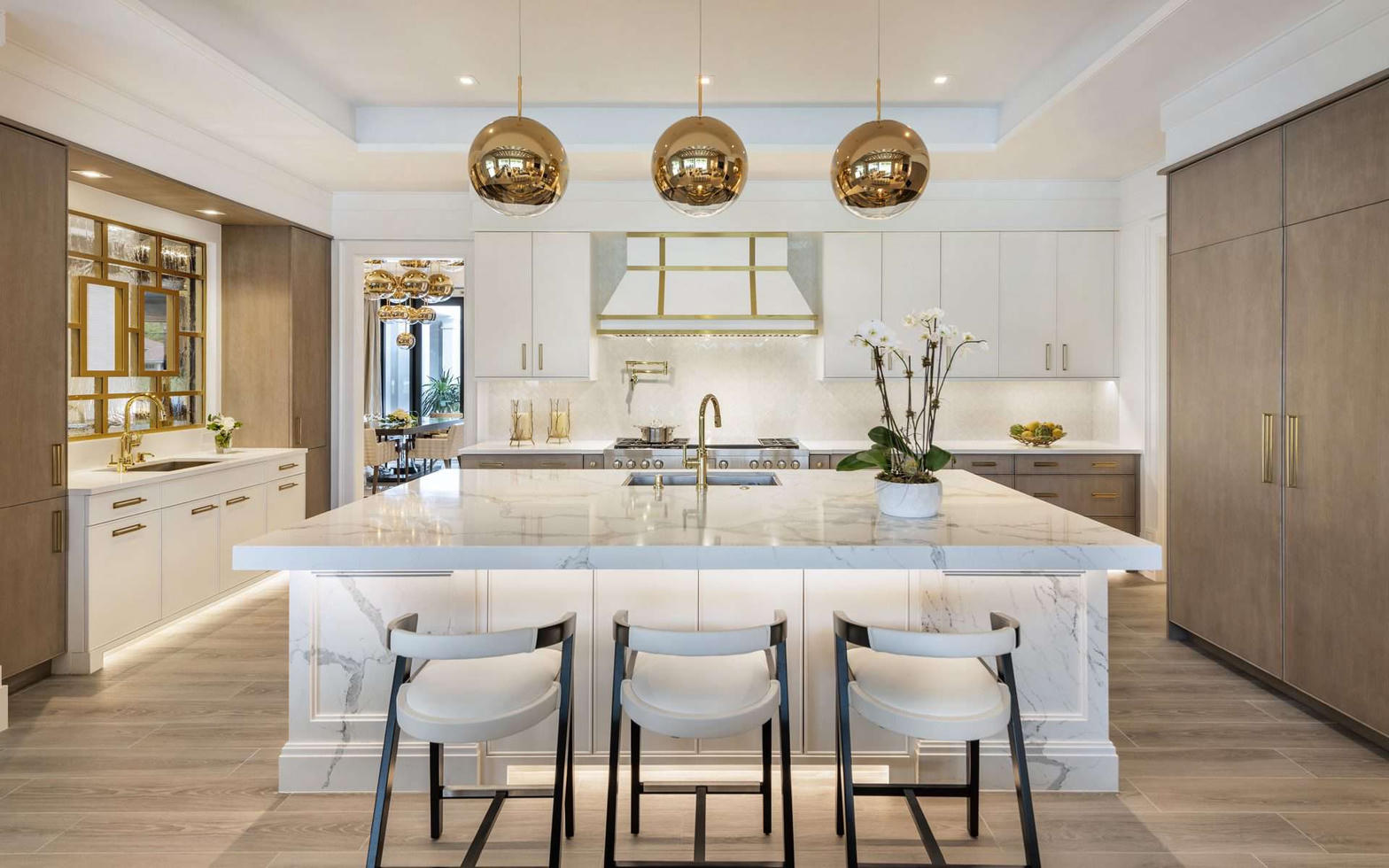 Luxury white and gold kitchen